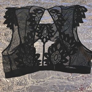 NWT L Victoria Secret’s Black Lace Sheer Bralette Top Lingerie Intimates